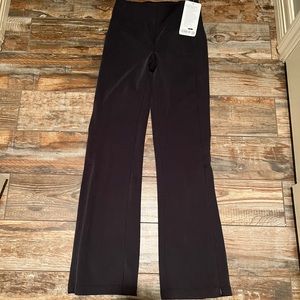 New with tags Lululemon brushed softstreme ribbed flare